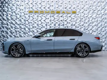 BMW 750  e xDrive Hybrid  Pano  Bowers&Wilkins