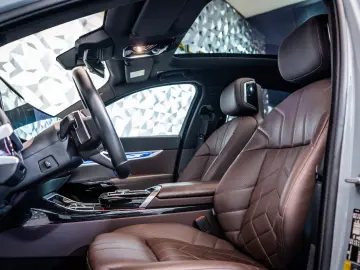 BMW 750  e xDrive Hybrid  Pano  Bowers&Wilkins