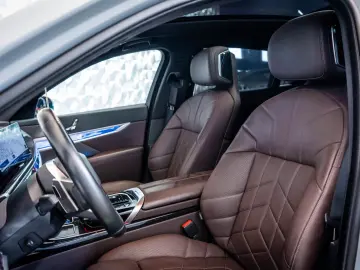 BMW 750  e xDrive Hybrid  Pano  Bowers&Wilkins