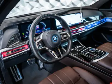 BMW 750  e xDrive Hybrid  Pano  Bowers&Wilkins