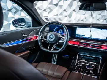 BMW 750  e xDrive Hybrid  Pano  Bowers&Wilkins