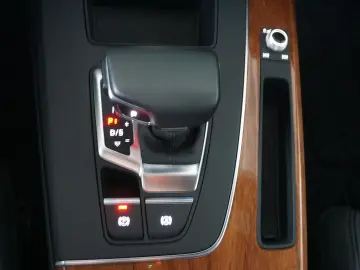 AUDI Q5 55 TFSI e quattro S line