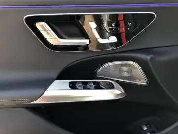 MERCEDES-BENZ AMG E 53 Hybrid 4MATIC AMG Superscreen Burm