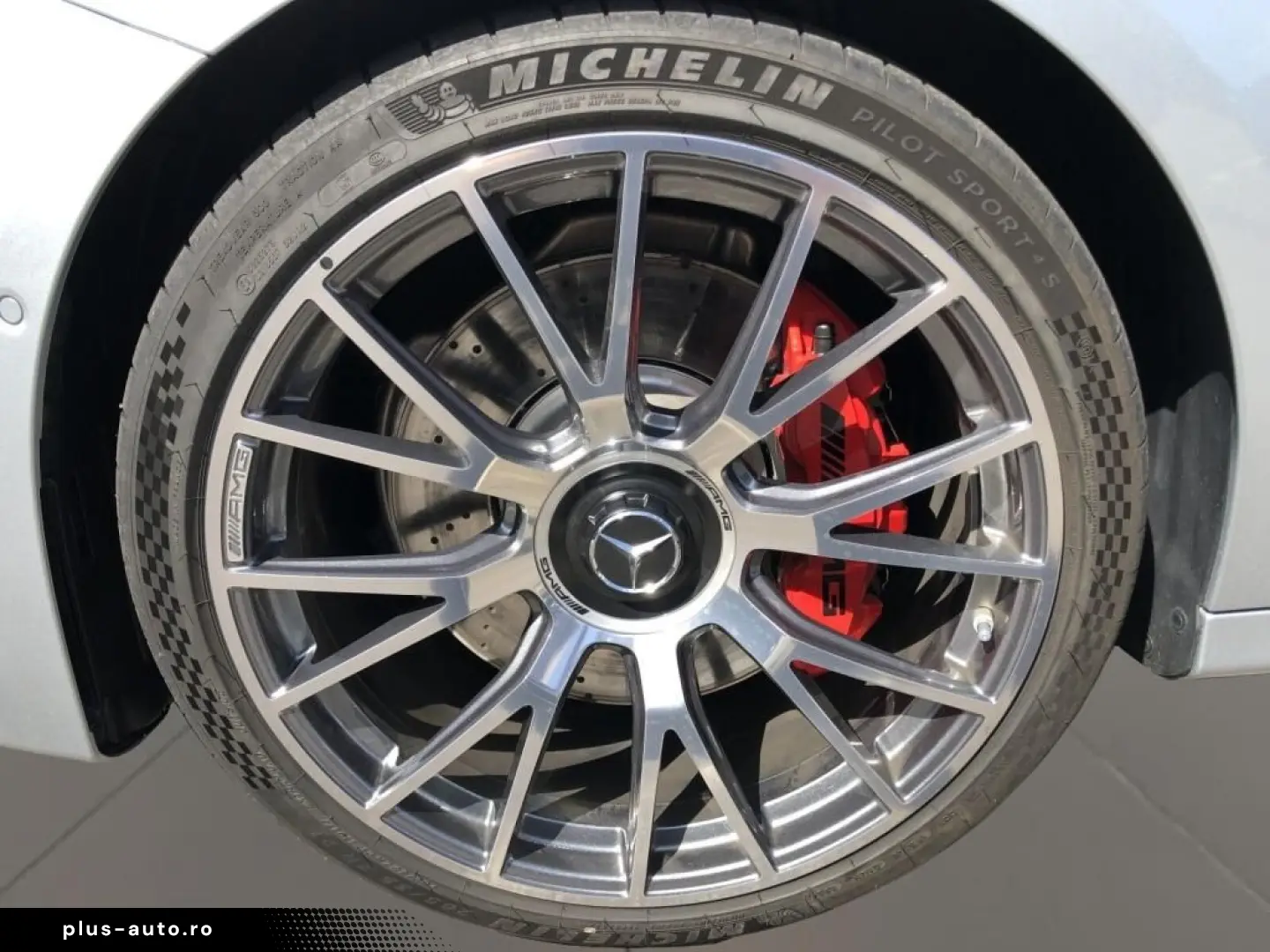 MERCEDES-BENZ AMG E 53 Hybrid 4MATIC AMG Superscreen Burm