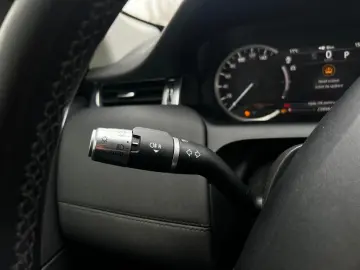 Land-Rover Discovery-Sport