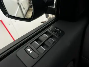 Land-Rover Discovery-Sport