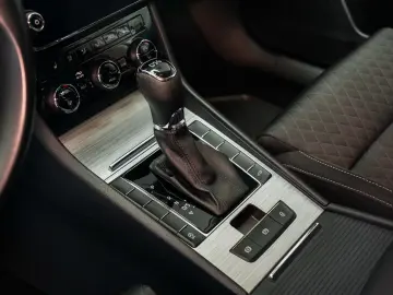 SKODA SUPERB AMBITION 2.0 TDI DSG