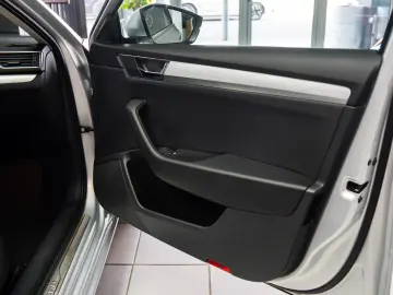 SKODA SUPERB AMBITION 2.0 TDI DSG