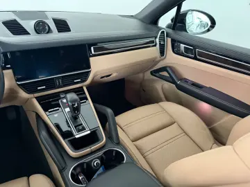 PORSCHE Cayenne Coupe E-Hybrid