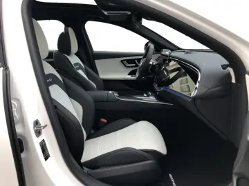 MERCEDES-BENZ AMG E 53 Hybrid 4MATIC  AMG Superscreen HUD