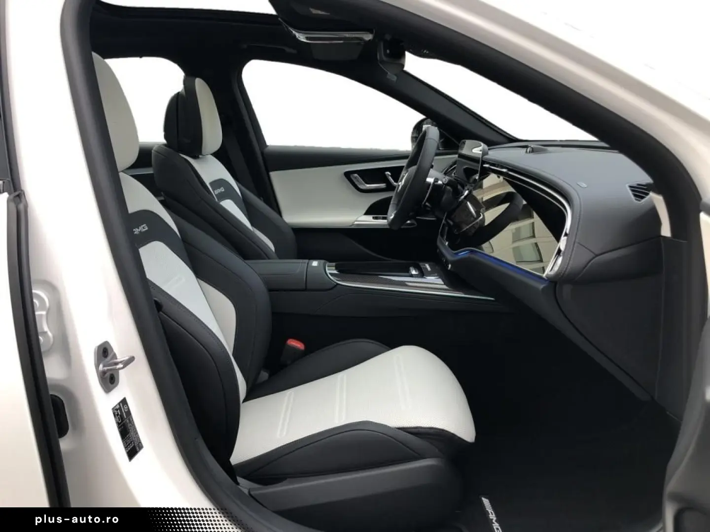 MERCEDES-BENZ AMG E 53 Hybrid 4MATIC  AMG Superscreen HUD