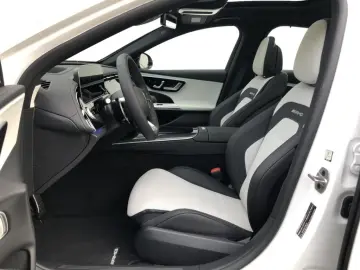 MERCEDES-BENZ AMG E 53 Hybrid 4MATIC  AMG Superscreen HUD