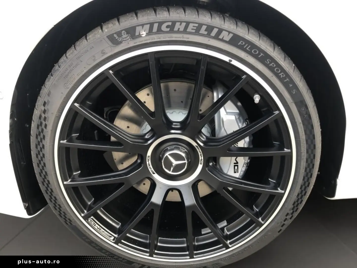 MERCEDES-BENZ AMG E 53 Hybrid 4MATIC  AMG Superscreen HUD