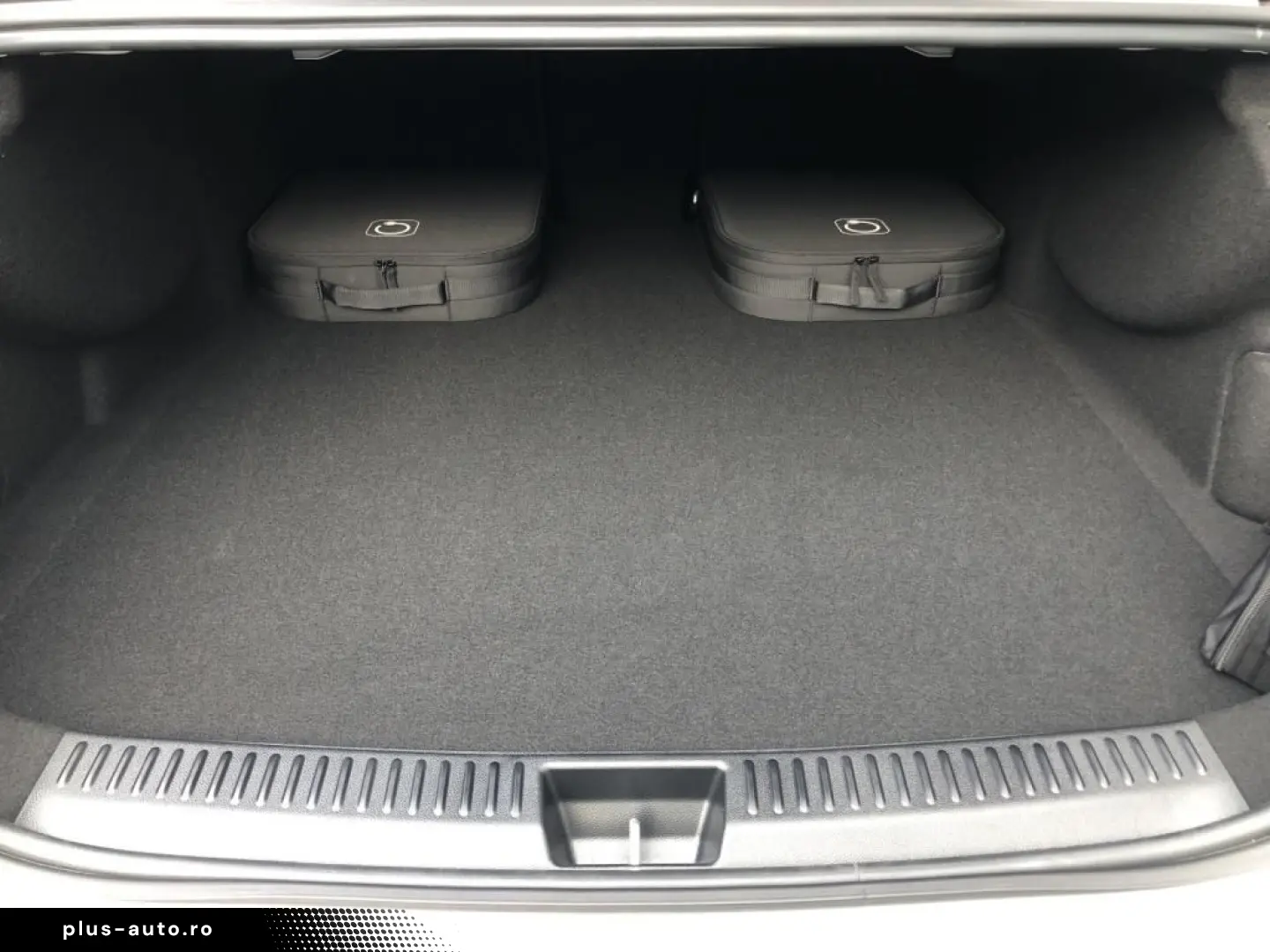 MERCEDES-BENZ AMG E 53 Hybrid 4MATIC  AMG Superscreen HUD