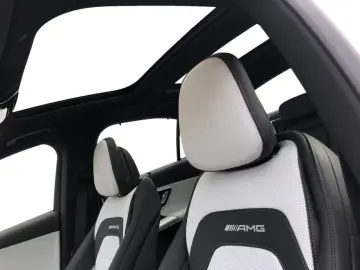 MERCEDES-BENZ AMG E 53 Hybrid 4MATIC  AMG Superscreen HUD