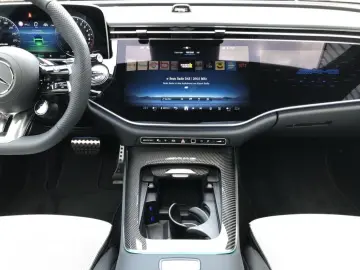 MERCEDES-BENZ AMG E 53 Hybrid 4MATIC  AMG Superscreen HUD