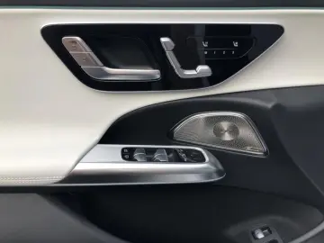 MERCEDES-BENZ AMG E 53 Hybrid 4MATIC  AMG Superscreen HUD