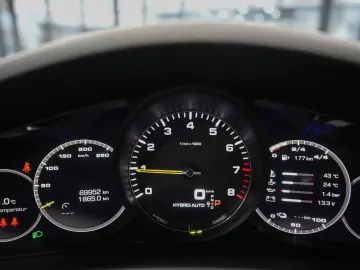 PORSCHE Cayenne E-Hybrid SPORT-CHRONO 14-WEGE BOSE PDLS