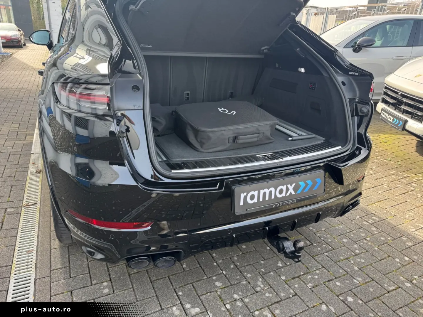 PORSCHE E-Hybrid Coupé PLATINUM-SPORTDESIGN-ACC-AHK-VOLL