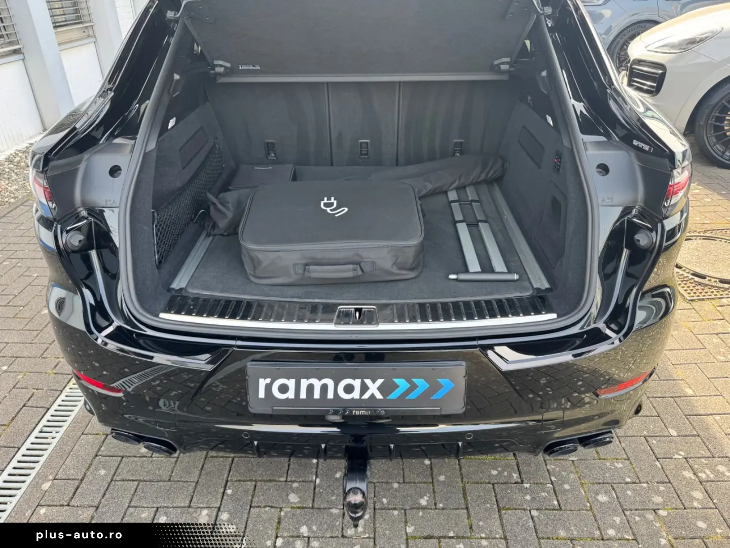 PORSCHE E-Hybrid Coupé PLATINUM-SPORTDESIGN-ACC-AHK-VOLL