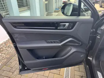 PORSCHE E-Hybrid Coupé PLATINUM-SPORTDESIGN-ACC-AHK-VOLL