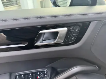 PORSCHE E-Hybrid Coupé PLATINUM-SPORTDESIGN-ACC-AHK-VOLL