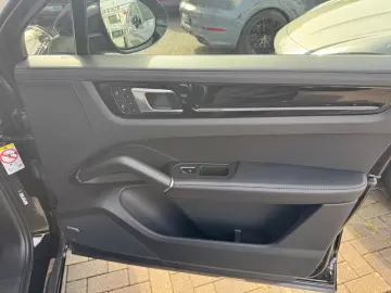 PORSCHE E-Hybrid Coupé PLATINUM-SPORTDESIGN-ACC-AHK-VOLL