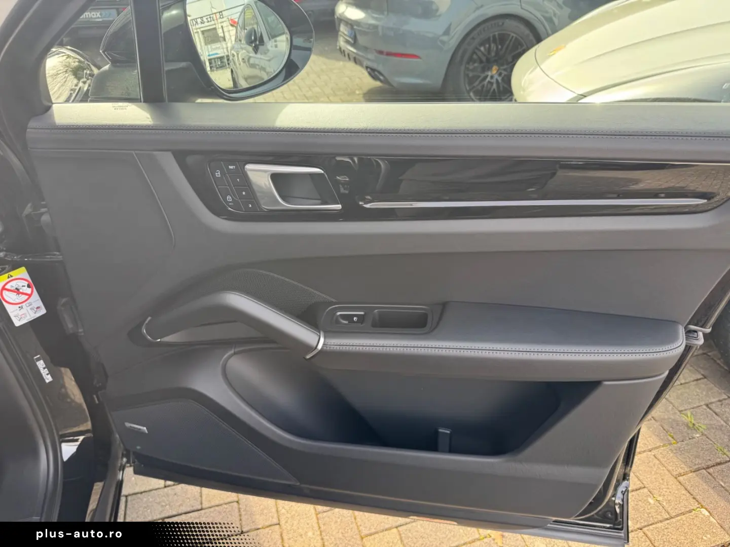 PORSCHE E-Hybrid Coupé PLATINUM-SPORTDESIGN-ACC-AHK-VOLL