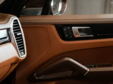 PORSCHE Cayenne E-Hybrid Platinum Edition