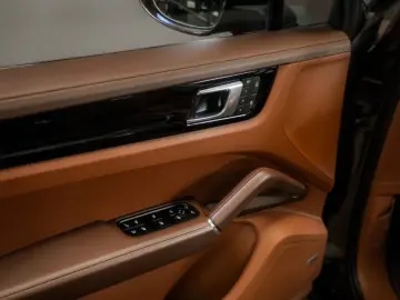 PORSCHE Cayenne E-Hybrid Platinum Edition