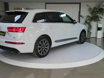 Audi Q7 3.0TDI   S-Line