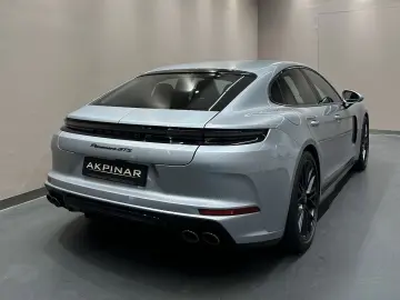 PORSCHE Panamera GTS  SPORT-DESIGN-PAKET 1. HAND