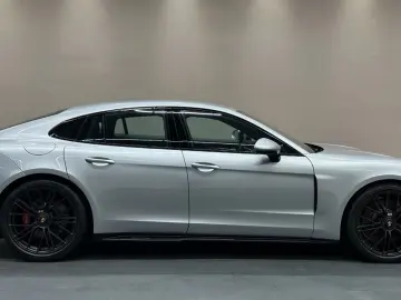 PORSCHE Panamera GTS  SPORT-DESIGN-PAKET 1. HAND