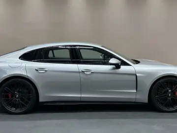 PORSCHE Panamera GTS  SPORT-DESIGN-PAKET 1. HAND