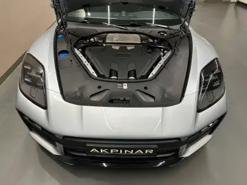 PORSCHE Panamera GTS  SPORT-DESIGN-PAKET 1. HAND