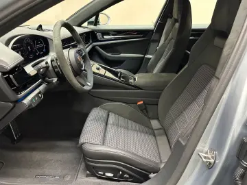 PORSCHE Panamera GTS  SPORT-DESIGN-PAKET 1. HAND