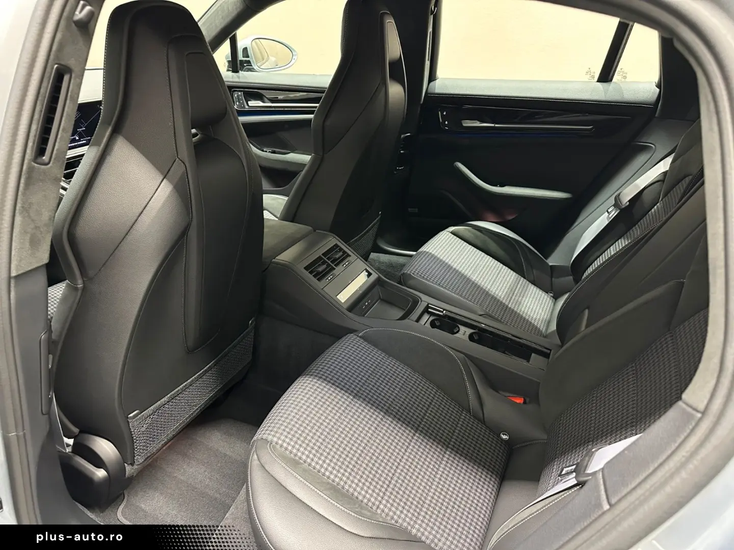 PORSCHE Panamera GTS  SPORT-DESIGN-PAKET 1. HAND