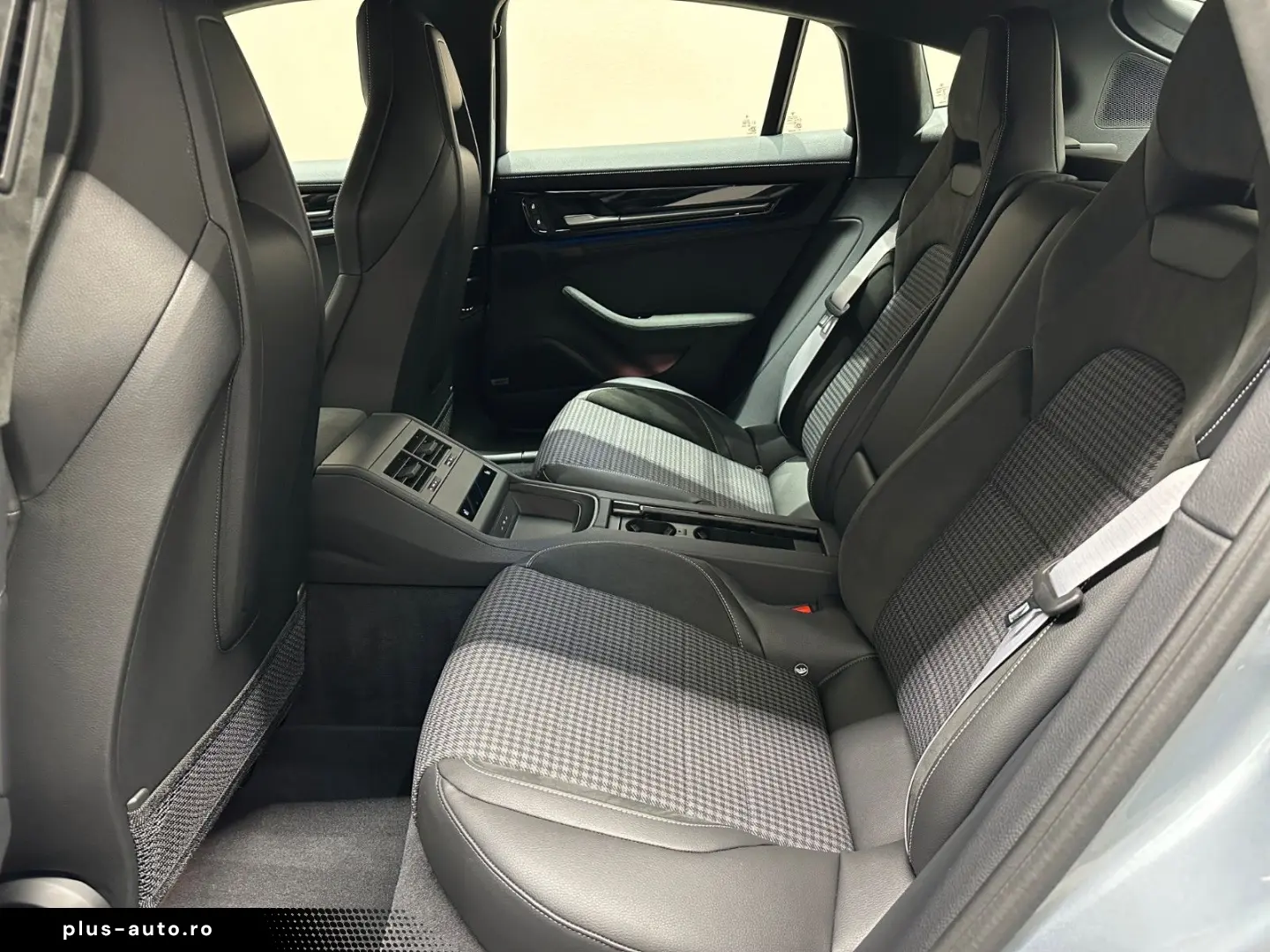 PORSCHE Panamera GTS  SPORT-DESIGN-PAKET 1. HAND