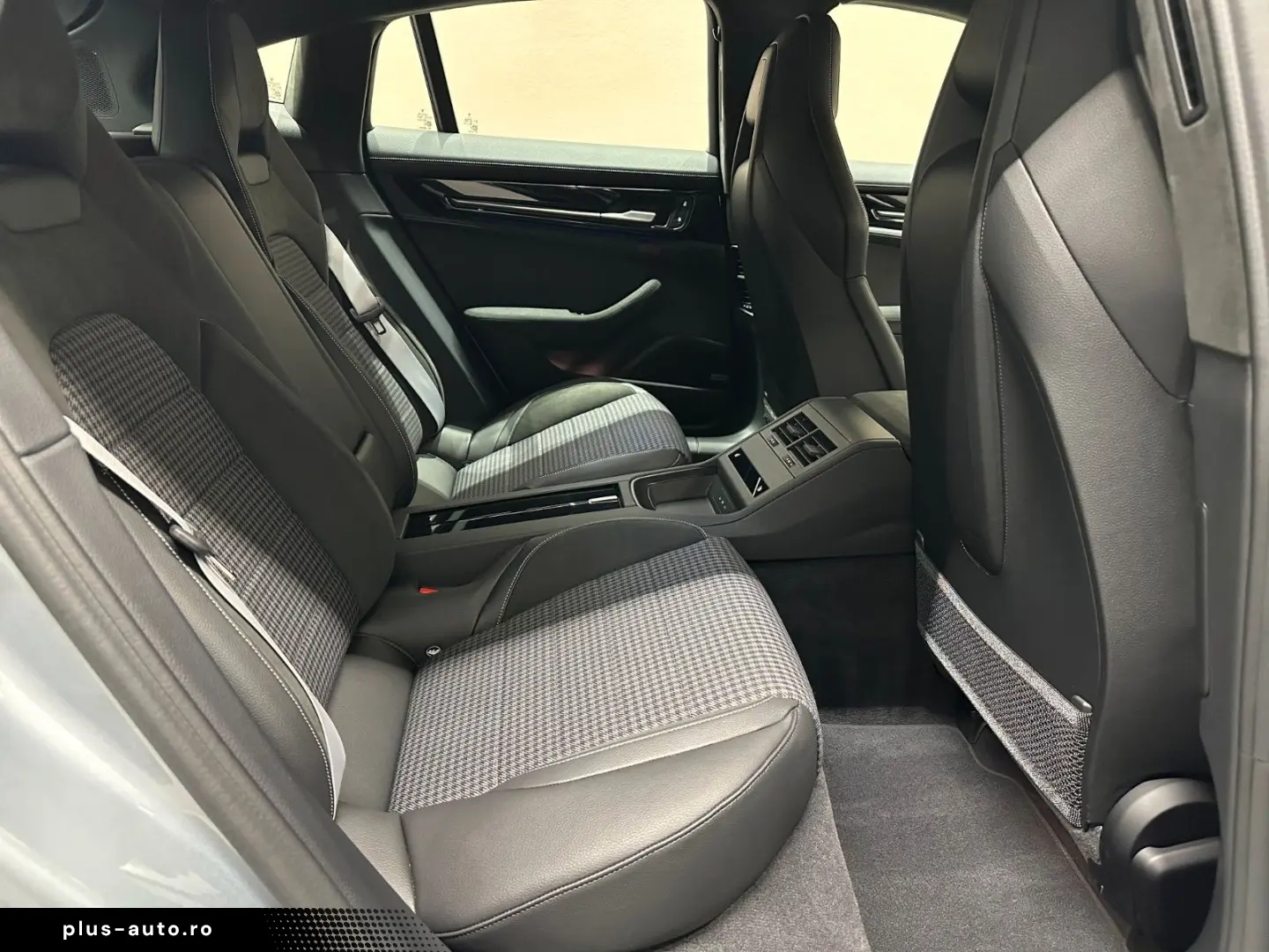 PORSCHE Panamera GTS  SPORT-DESIGN-PAKET 1. HAND