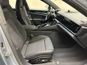 PORSCHE Panamera GTS  SPORT-DESIGN-PAKET 1. HAND