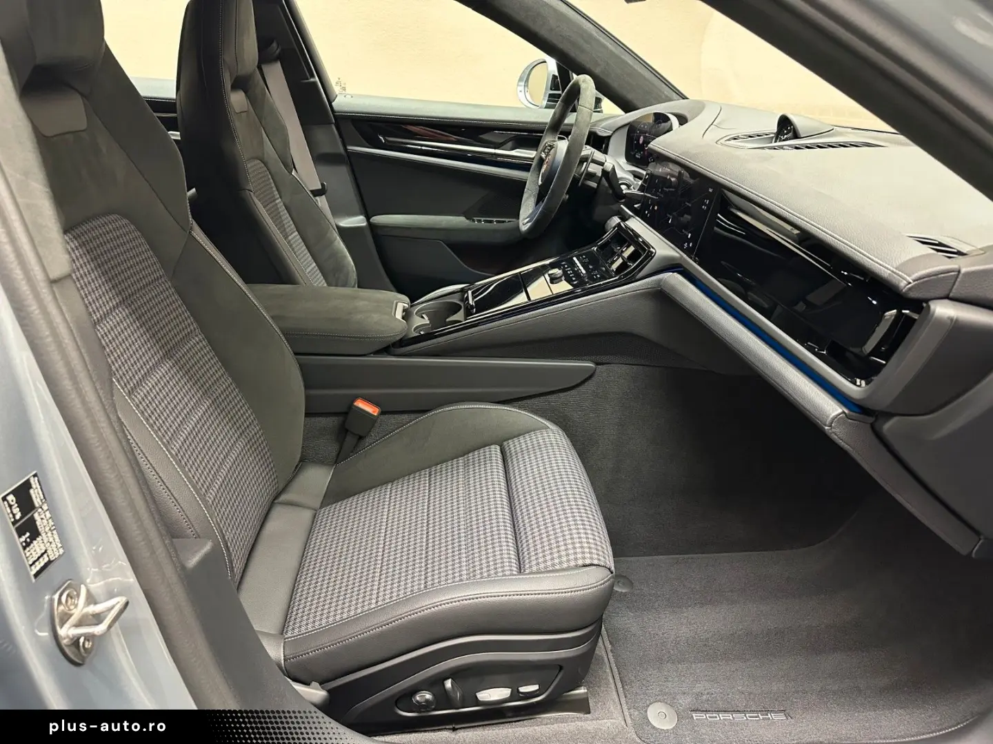 PORSCHE Panamera GTS  SPORT-DESIGN-PAKET 1. HAND