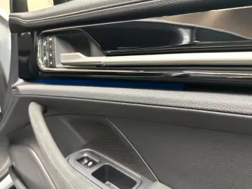 PORSCHE Panamera GTS  SPORT-DESIGN-PAKET 1. HAND