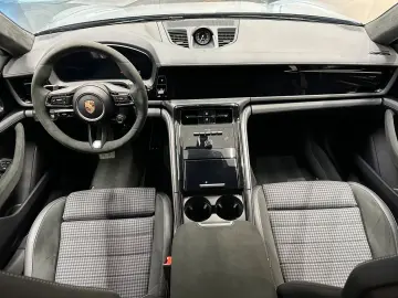 PORSCHE Panamera GTS  SPORT-DESIGN-PAKET 1. HAND