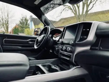 DODGE 5.7 V8 LPG LIFT BÜGEL OFFROAD AHK NAVI GARANTIE