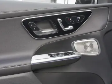 MERCEDES-BENZ GLC 400 e 4M AMG AHK Panorama Memory Burmester