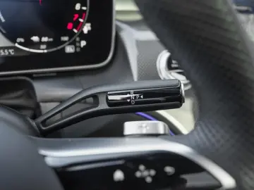 MERCEDES-BENZ GLC 400 e 4M AMG AHK Panorama Memory Burmester