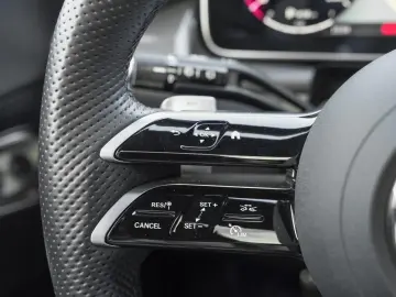 MERCEDES-BENZ GLC 400 e 4M AMG AHK Panorama Memory Burmester