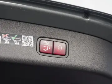 MERCEDES-BENZ GLC 400 e 4M AMG AHK Panorama Memory Burmester