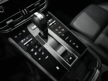 PORSCHE Macan PDK SPORT-CHRONO BOSE PANO 21 LM PDLS  1HD