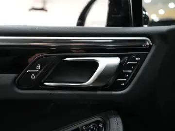 PORSCHE Macan PDK SPORT-CHRONO BOSE PANO 21 LM PDLS  1HD